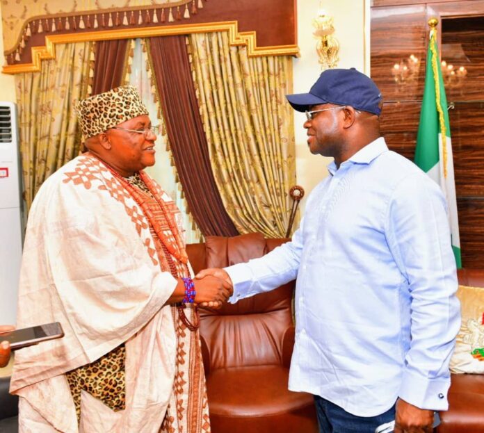 HRH Simeon Ujah shakes hands with Governor Yahaya Bello