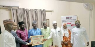 Receiver of the Award Mal. Yushau Shuaib, Students Rep from NANNS and staff of PRNigeria