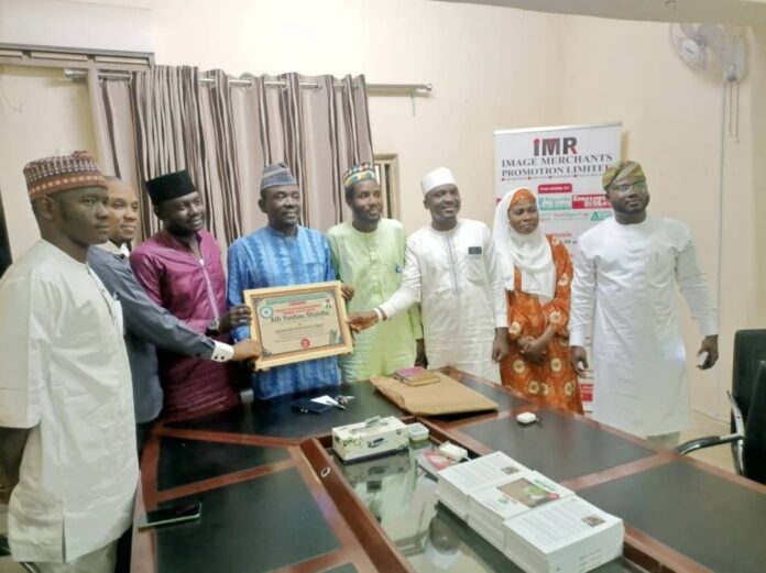 Receiver of the Award Mal. Yushau Shuaib, Students Rep from NANNS and staff of PRNigeria