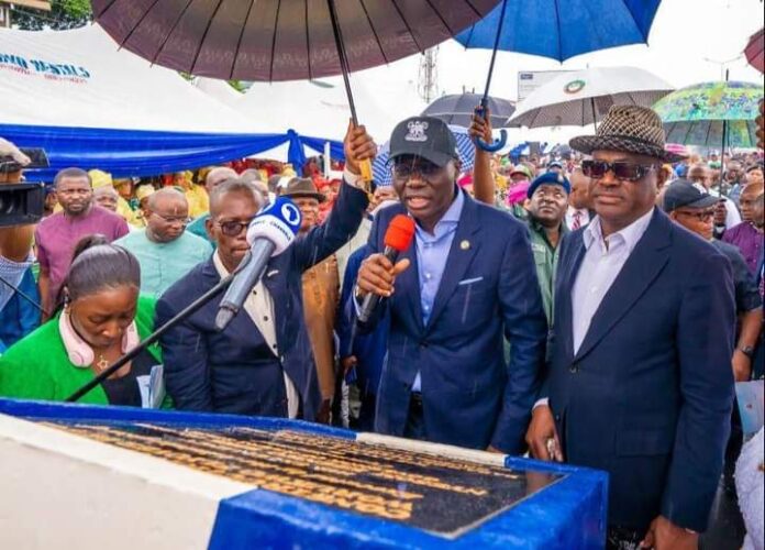 Gov. Sanwo-Olu (holding a red mic) inaugurating the Wike flyover