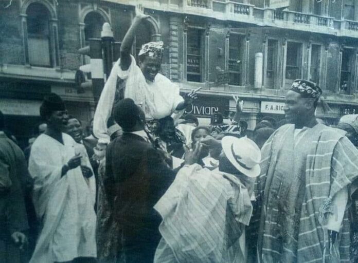 TOS Benson and friends in London Court